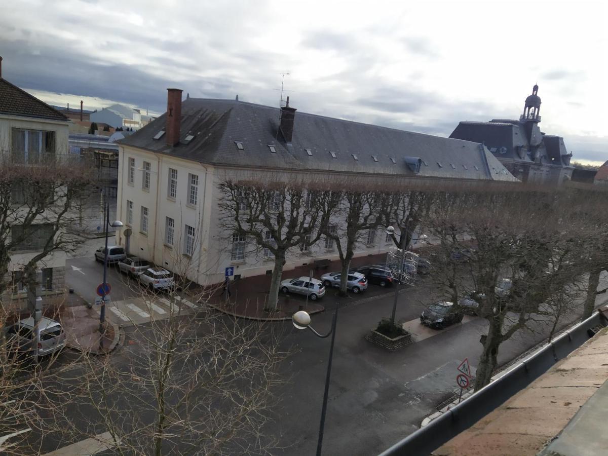 Bel appartement en plein coeur de ville Le Creusot Buitenkant foto