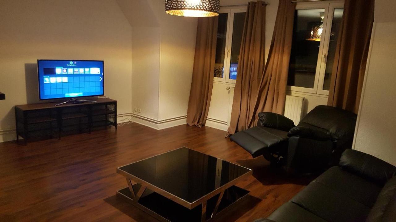 Bel appartement en plein coeur de ville Le Creusot Buitenkant foto